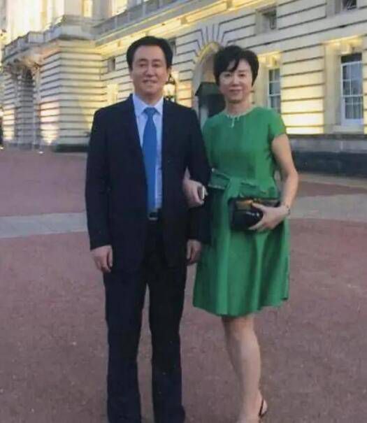 萧碧华慌忙道：可是，你这到底是因为什么，要跟我们萧家一刀两断？如果是老太婆我哪里做的不好，你说出来，我一定用心改正。